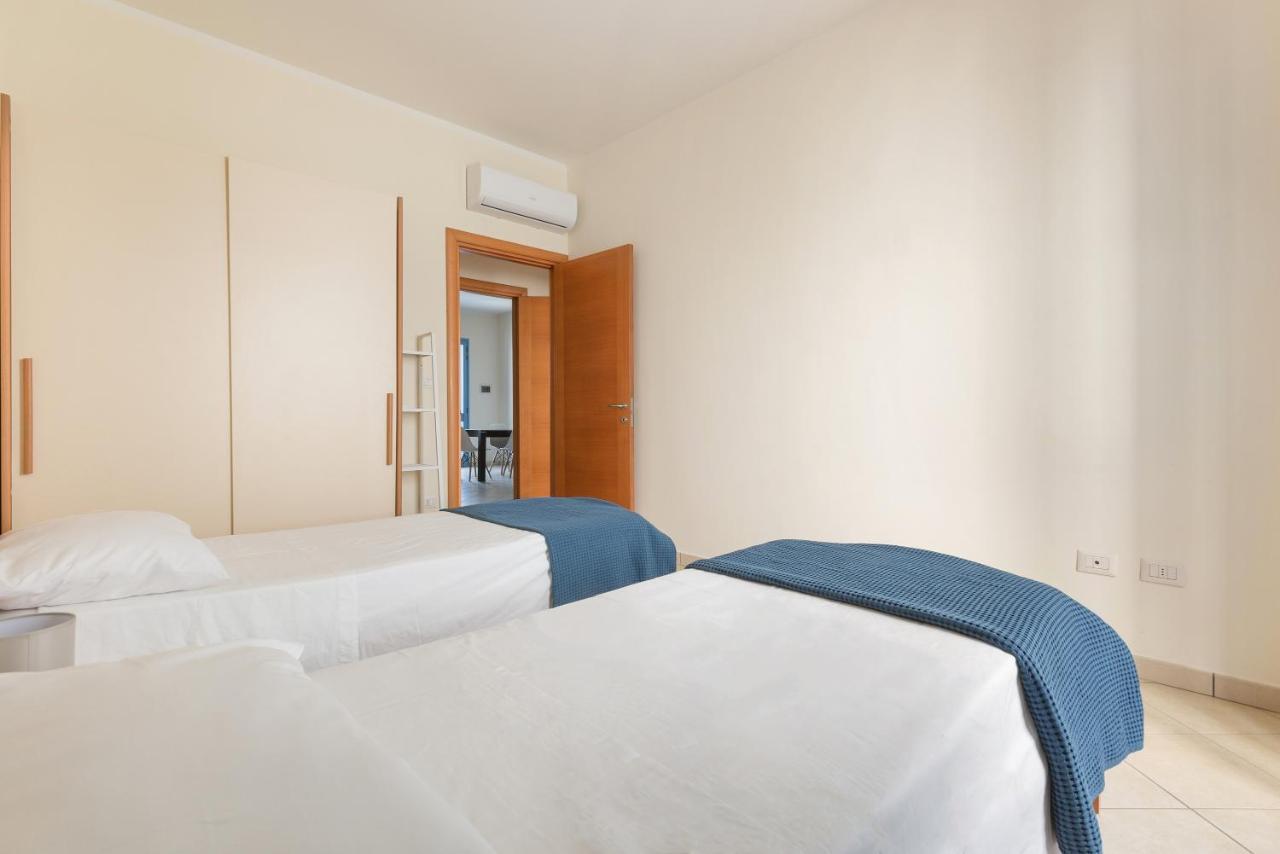 L'Attico Di Apartment Lido Marini Bagian luar foto