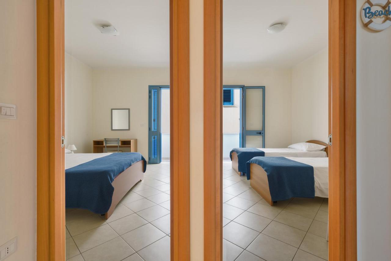 L'Attico Di Apartment Lido Marini Bagian luar foto